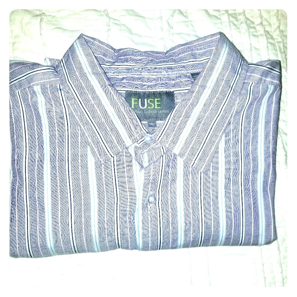 Mens Fuse button up dress shirt.